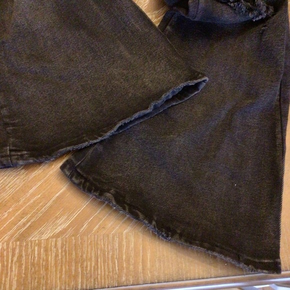 Almost Famous Womens Size 9 High Rise Black Distressed Flare Jeans Boho 70s - Picture 2 of 14